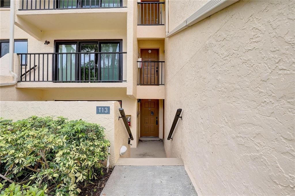For Sale: $215,000 (2 beds, 2 baths, 1210 Square Feet)