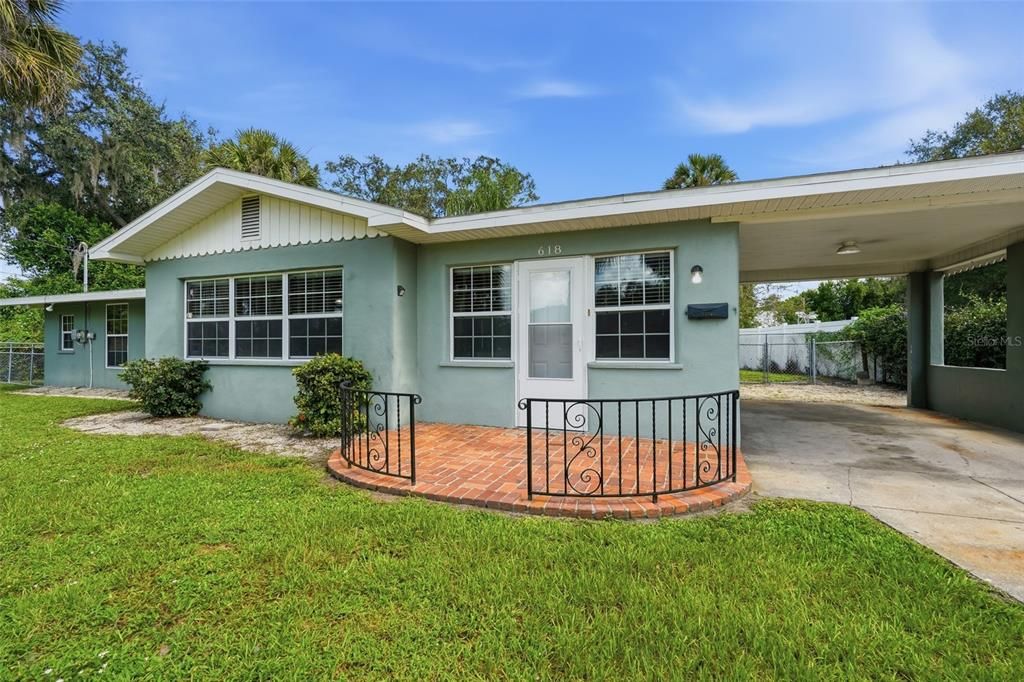 For Sale: $235,000 (2 beds, 1 baths, 1360 Square Feet)
