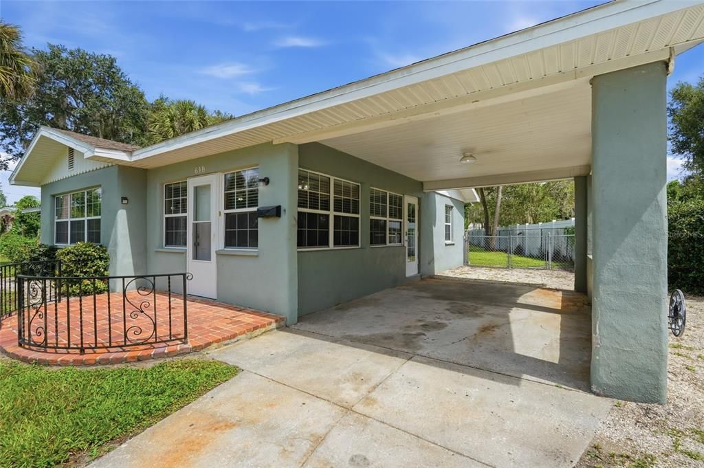 For Sale: $235,000 (2 beds, 1 baths, 1360 Square Feet)