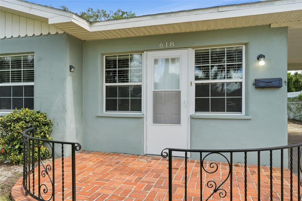For Sale: $235,000 (2 beds, 1 baths, 1360 Square Feet)