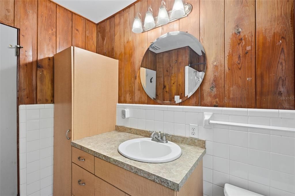 For Sale: $235,000 (2 beds, 1 baths, 1360 Square Feet)
