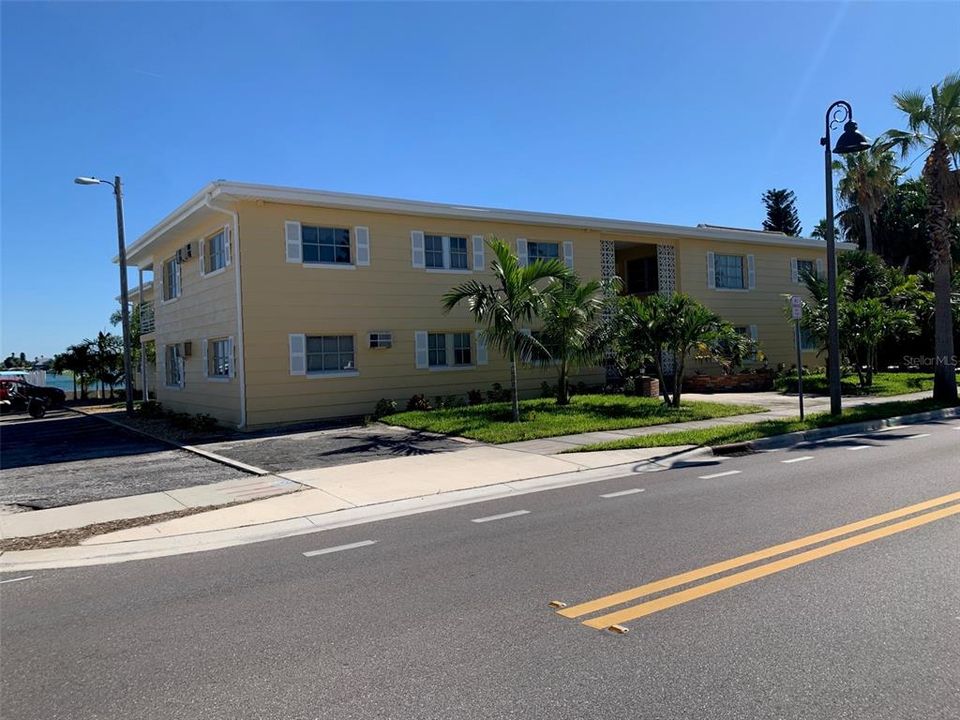 For Rent: $1,750 (1 beds, 1 baths, 450 Square Feet)