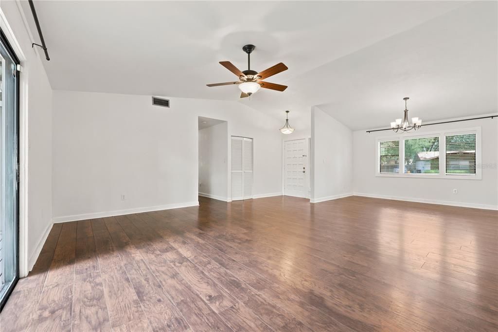 En Venta: $335,000 (3 camas, 2 baños, 1685 Pies cuadrados)