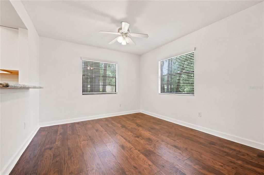 En Venta: $335,000 (3 camas, 2 baños, 1685 Pies cuadrados)