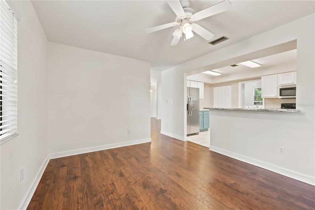 En Venta: $335,000 (3 camas, 2 baños, 1685 Pies cuadrados)