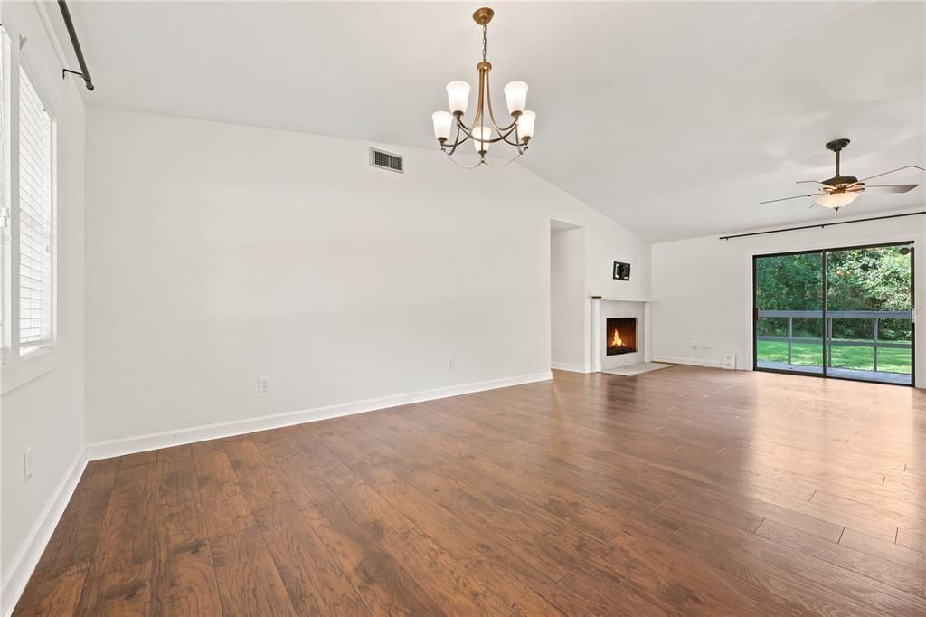 En Venta: $335,000 (3 camas, 2 baños, 1685 Pies cuadrados)