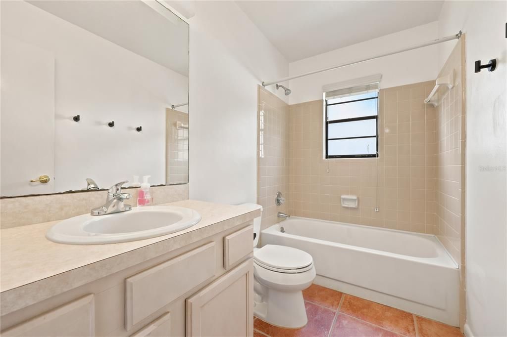 En Venta: $335,000 (3 camas, 2 baños, 1685 Pies cuadrados)