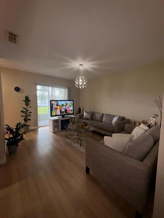 For Rent: $1,450 (2 beds, 2 baths, 1006 Square Feet)