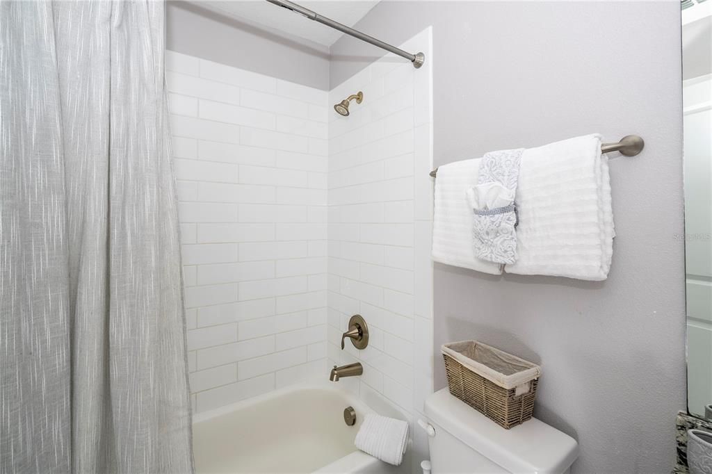 En Venta: $369,900 (3 camas, 2 baños, 1352 Pies cuadrados)