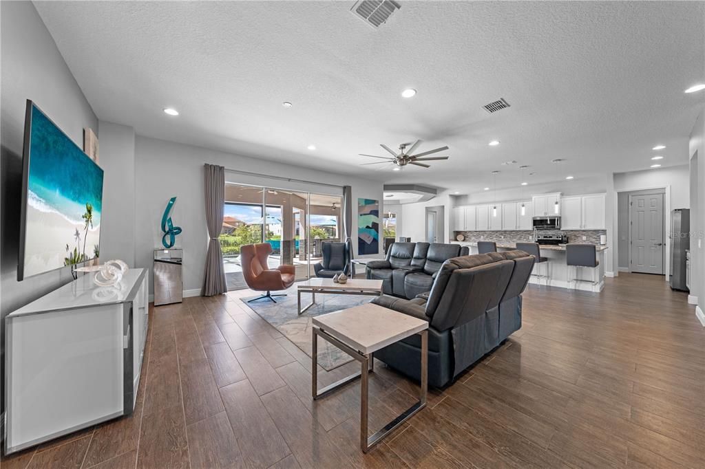 En Venta: $1,375,000 (5 camas, 5 baños, 5428 Pies cuadrados)