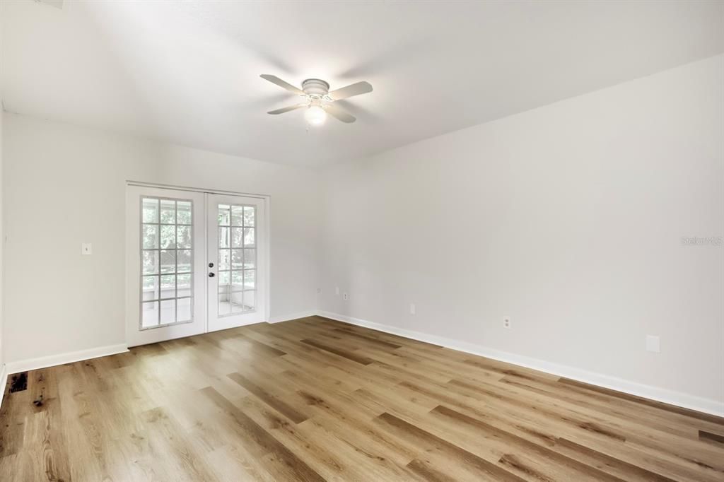 For Sale: $350,000 (3 beds, 2 baths, 1296 Square Feet)