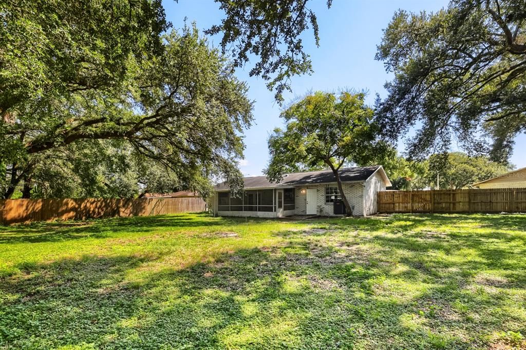 For Sale: $350,000 (3 beds, 2 baths, 1296 Square Feet)