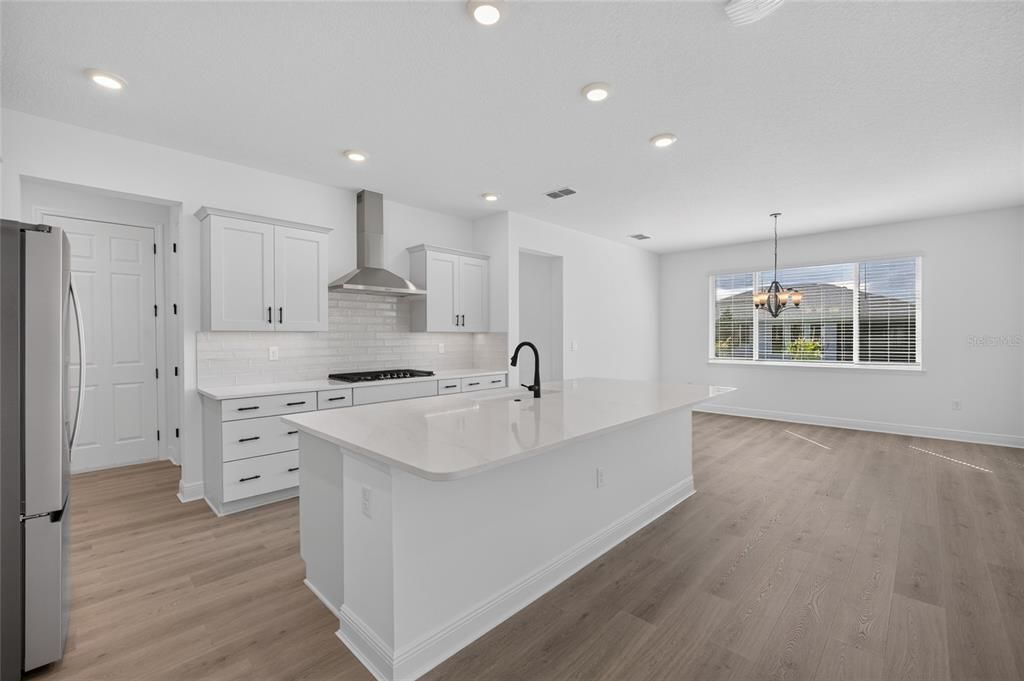 For Sale: $555,005 (3 beds, 3 baths, 2373 Square Feet)