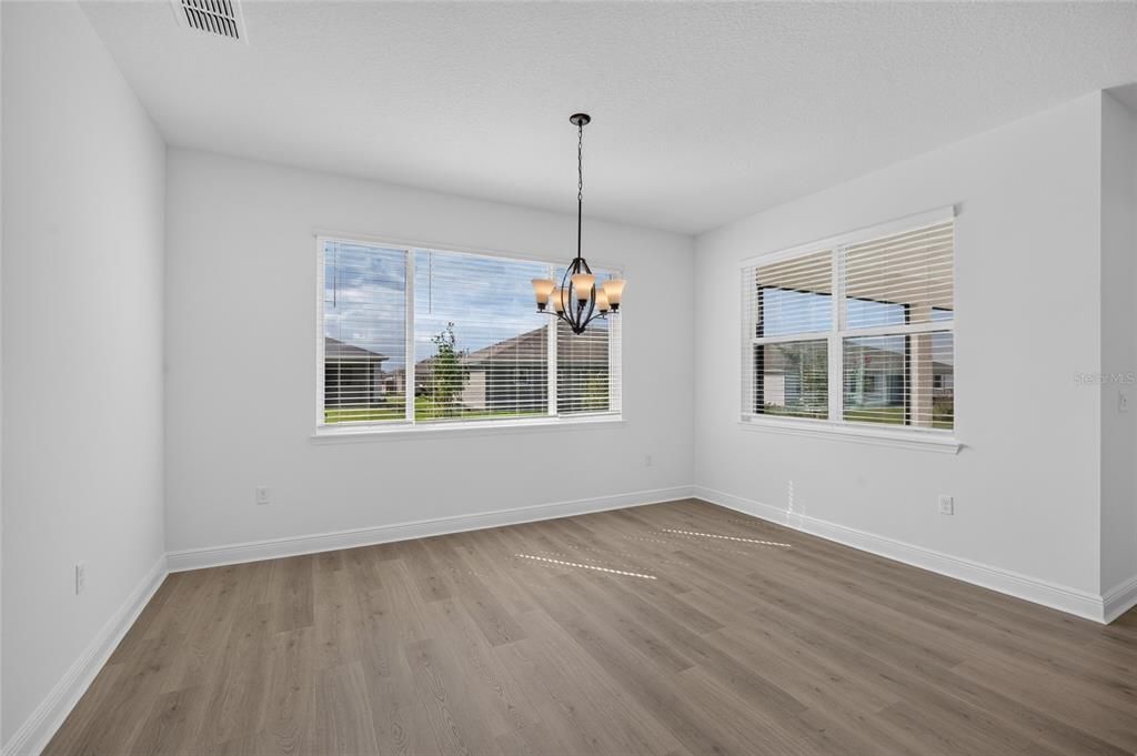 For Sale: $555,005 (3 beds, 3 baths, 2373 Square Feet)