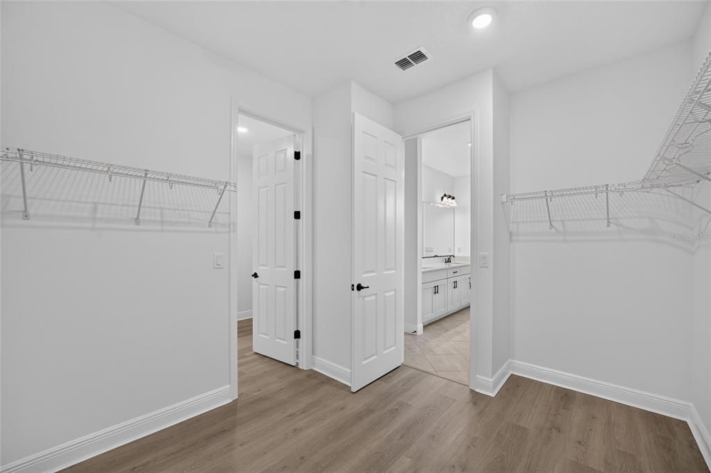 For Sale: $555,005 (3 beds, 3 baths, 2373 Square Feet)