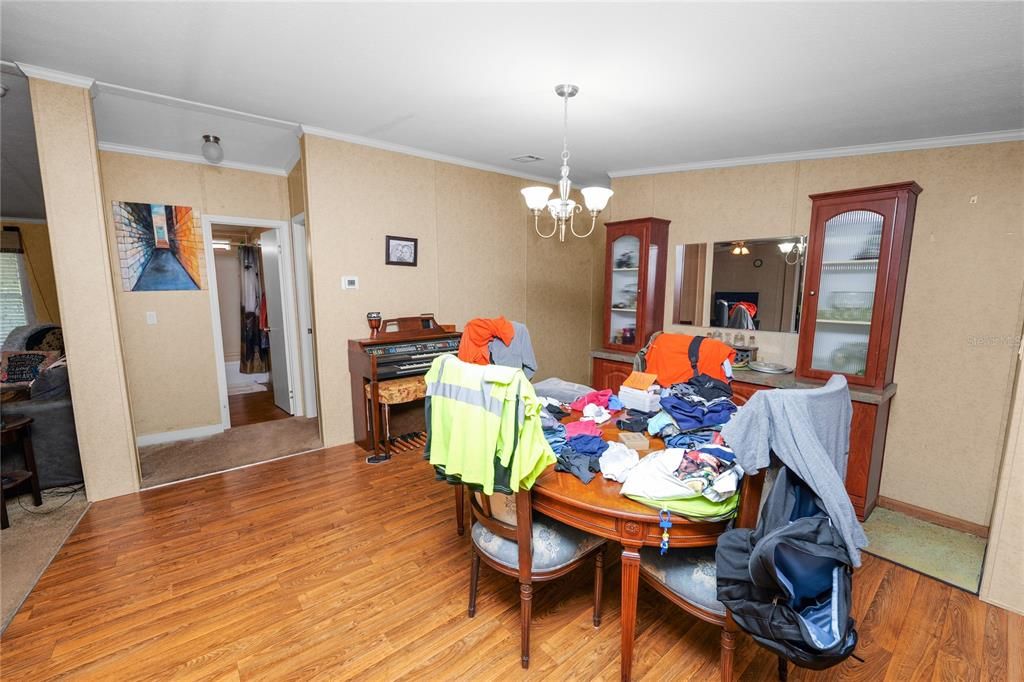 На продажу: $300,000 (4 спален, 3 ванн, 2160 Квадратных фут)