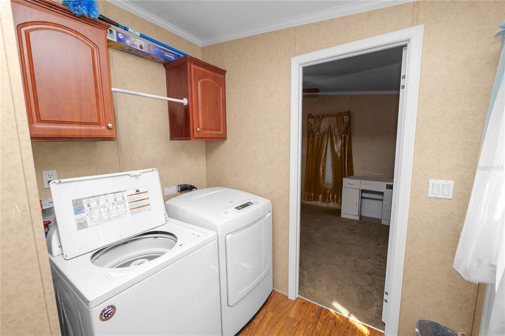 На продажу: $300,000 (4 спален, 3 ванн, 2160 Квадратных фут)