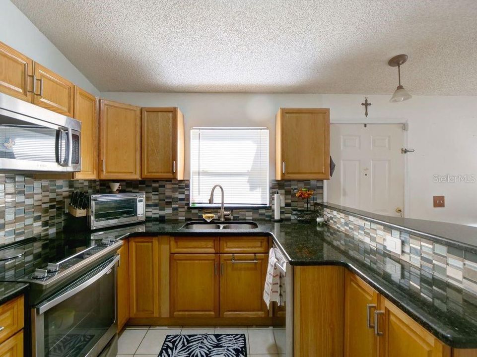 На продажу: $299,900 (3 спален, 2 ванн, 996 Квадратных фут)