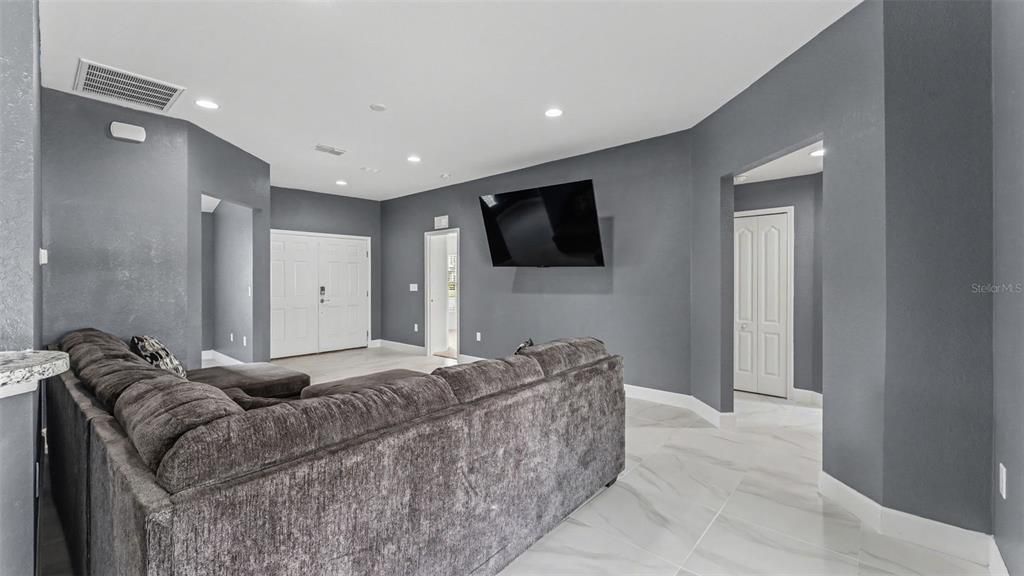 For Sale: $359,900 (4 beds, 2 baths, 1878 Square Feet)