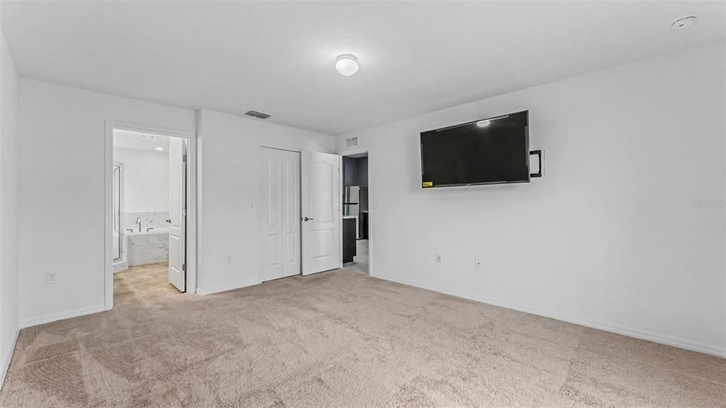 For Sale: $359,900 (4 beds, 2 baths, 1878 Square Feet)