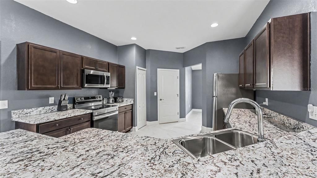 For Sale: $359,900 (4 beds, 2 baths, 1878 Square Feet)