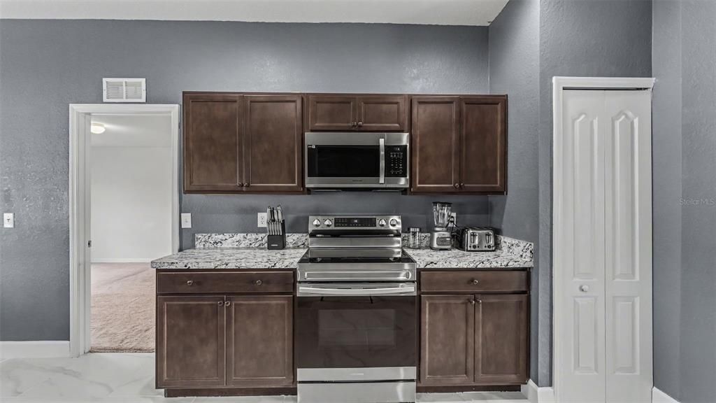 For Sale: $359,900 (4 beds, 2 baths, 1878 Square Feet)