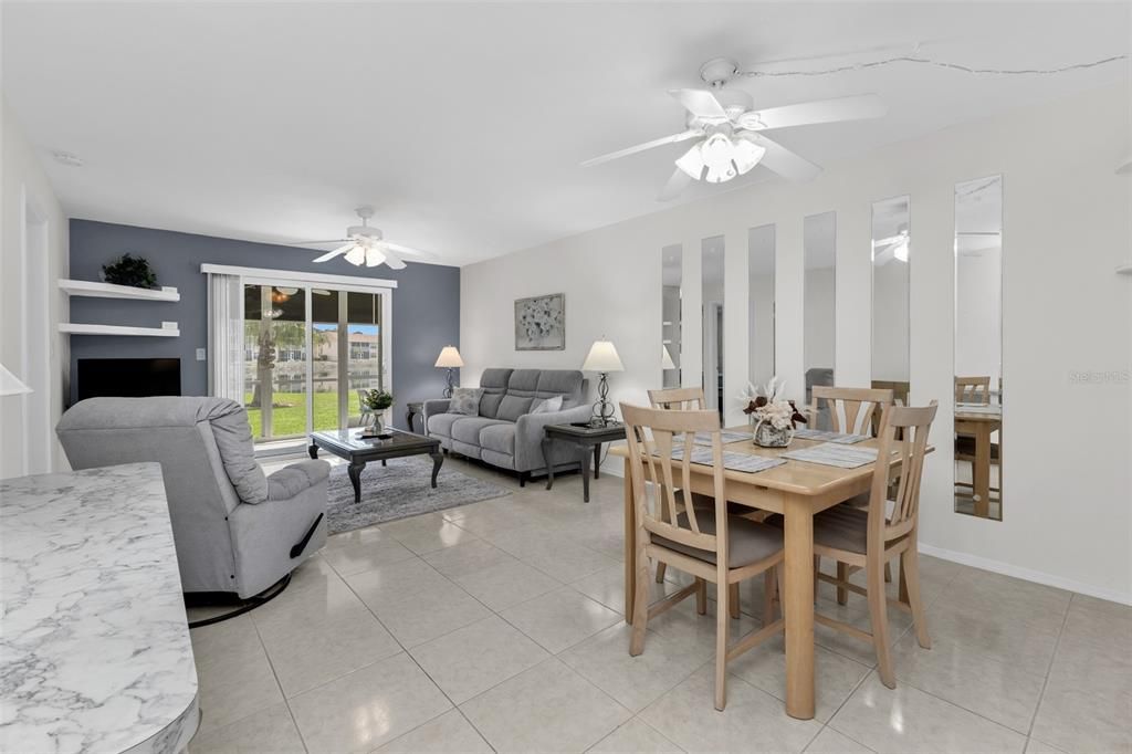 На продажу: $169,900 (2 спален, 2 ванн, 1110 Квадратных фут)