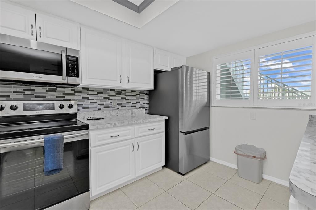 На продажу: $169,900 (2 спален, 2 ванн, 1110 Квадратных фут)
