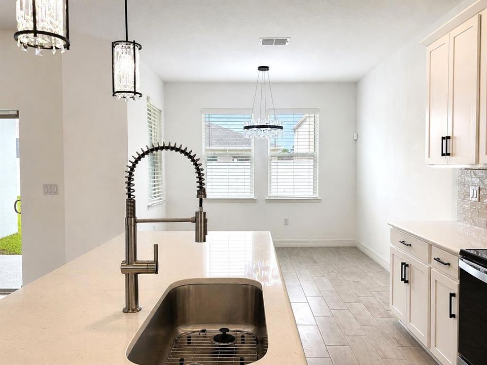 En Renta: $2,395 (4 camas, 2 baños, 1768 Pies cuadrados)