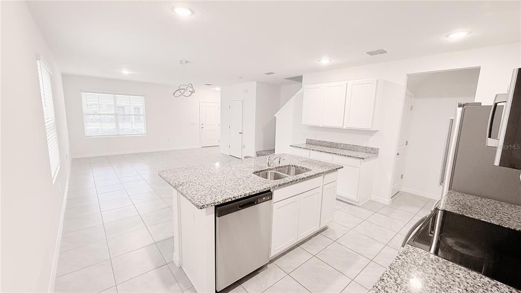 For Sale: $295,000 (3 beds, 2 baths, 1548 Square Feet)