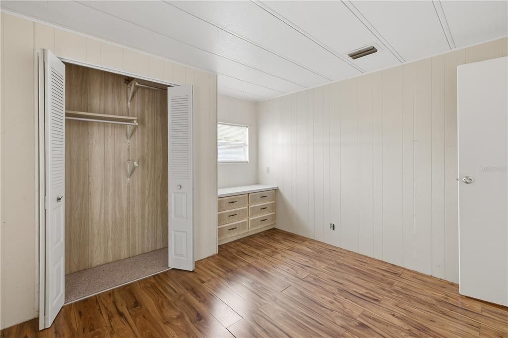 For Sale: $130,000 (2 beds, 2 baths, 982 Square Feet)