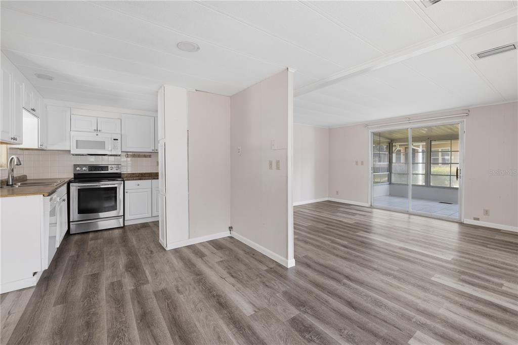 For Sale: $130,000 (2 beds, 2 baths, 982 Square Feet)