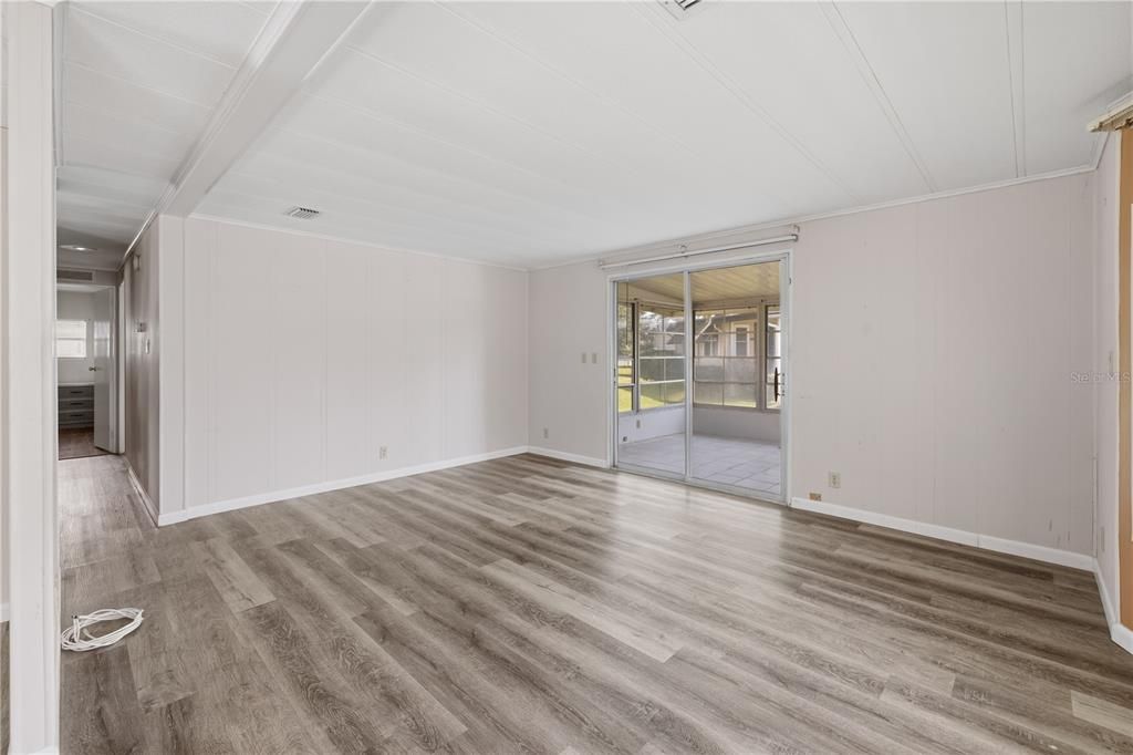 For Sale: $130,000 (2 beds, 2 baths, 982 Square Feet)