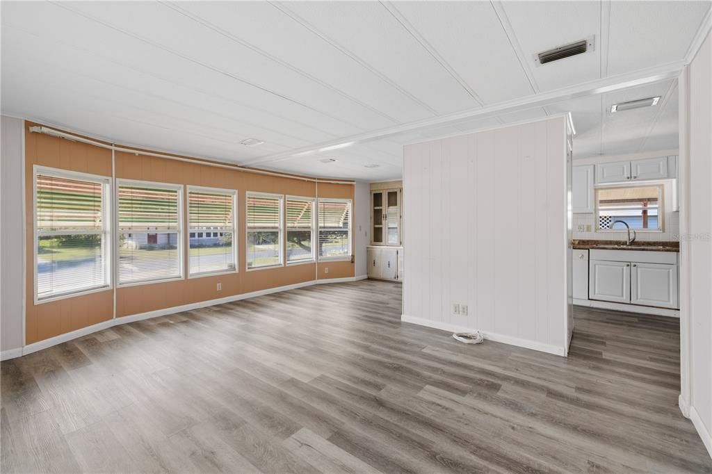 For Sale: $130,000 (2 beds, 2 baths, 982 Square Feet)