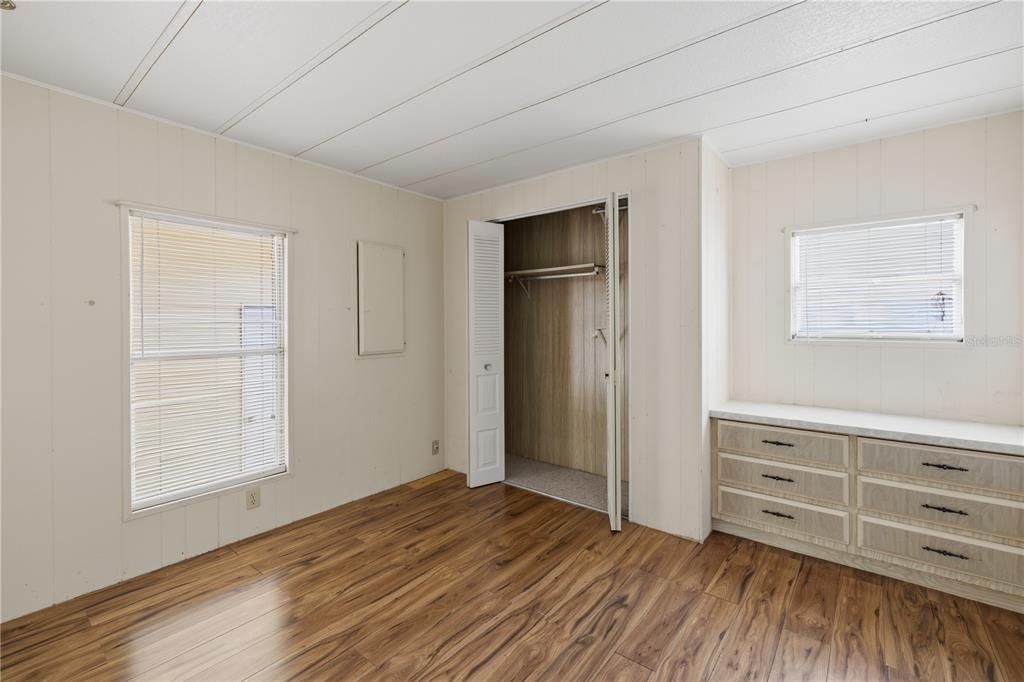 For Sale: $130,000 (2 beds, 2 baths, 982 Square Feet)