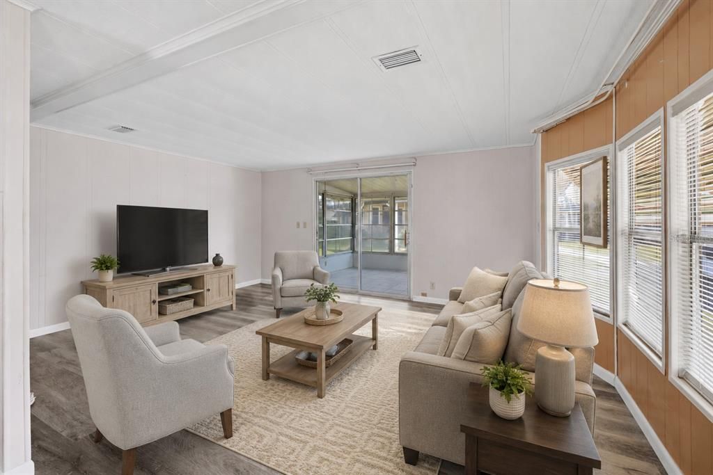 For Sale: $130,000 (2 beds, 2 baths, 982 Square Feet)