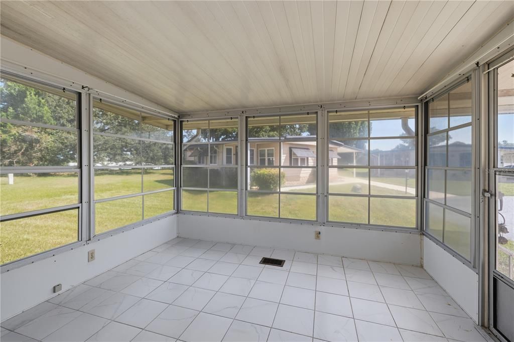 For Sale: $130,000 (2 beds, 2 baths, 982 Square Feet)