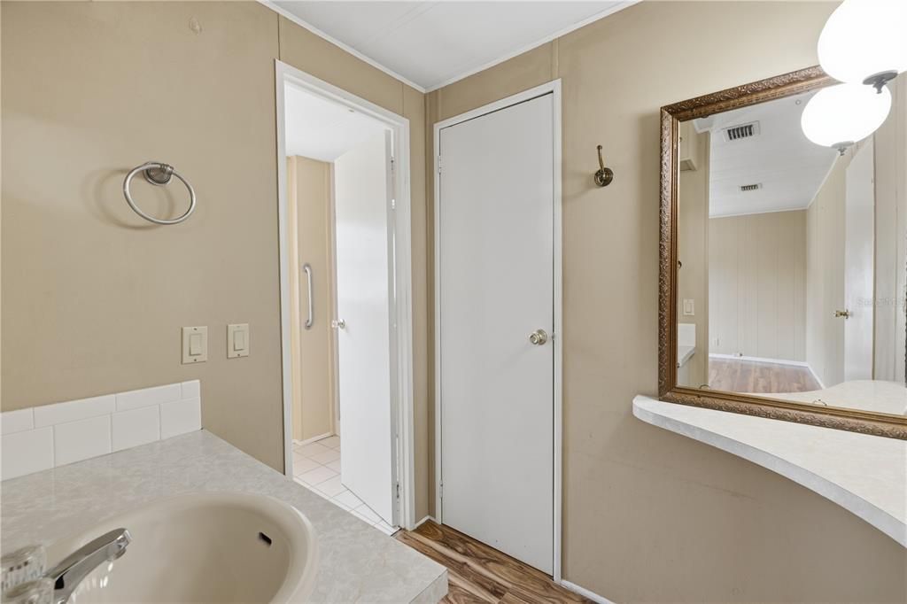For Sale: $130,000 (2 beds, 2 baths, 982 Square Feet)