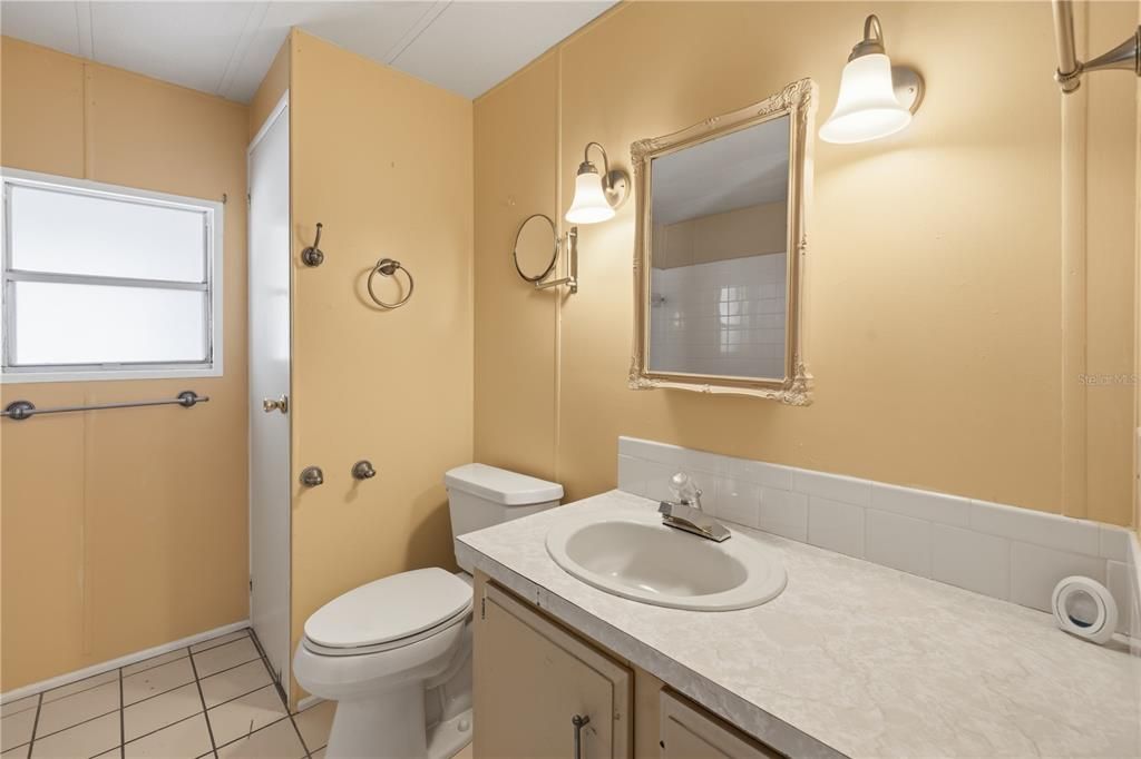 For Sale: $130,000 (2 beds, 2 baths, 982 Square Feet)