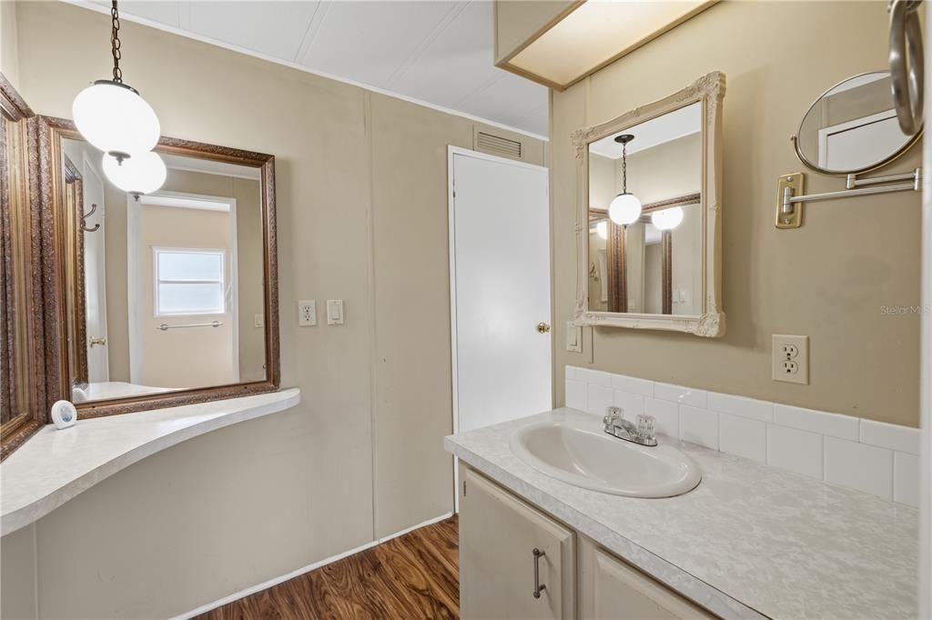 For Sale: $130,000 (2 beds, 2 baths, 982 Square Feet)