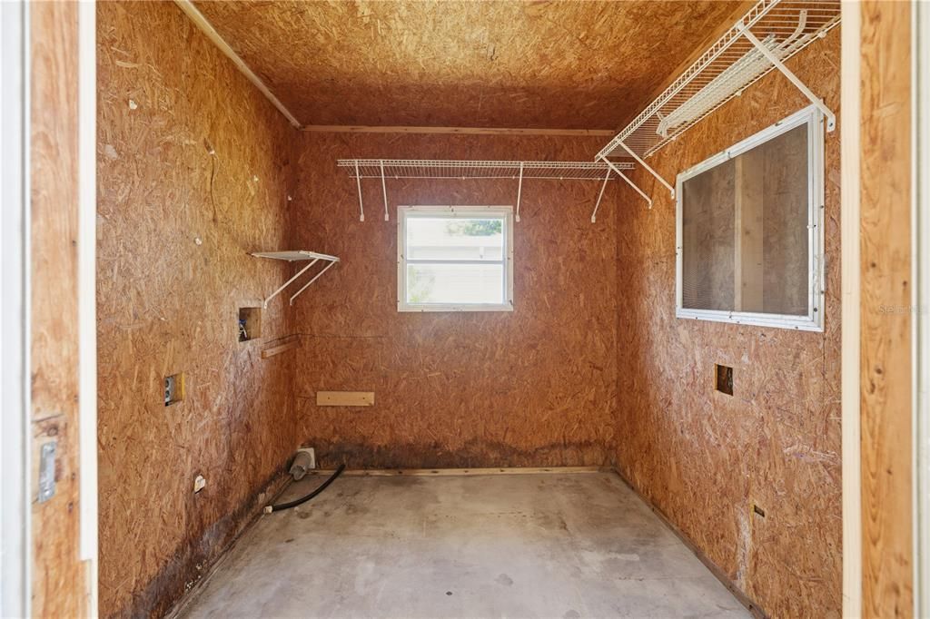 For Sale: $130,000 (2 beds, 2 baths, 982 Square Feet)