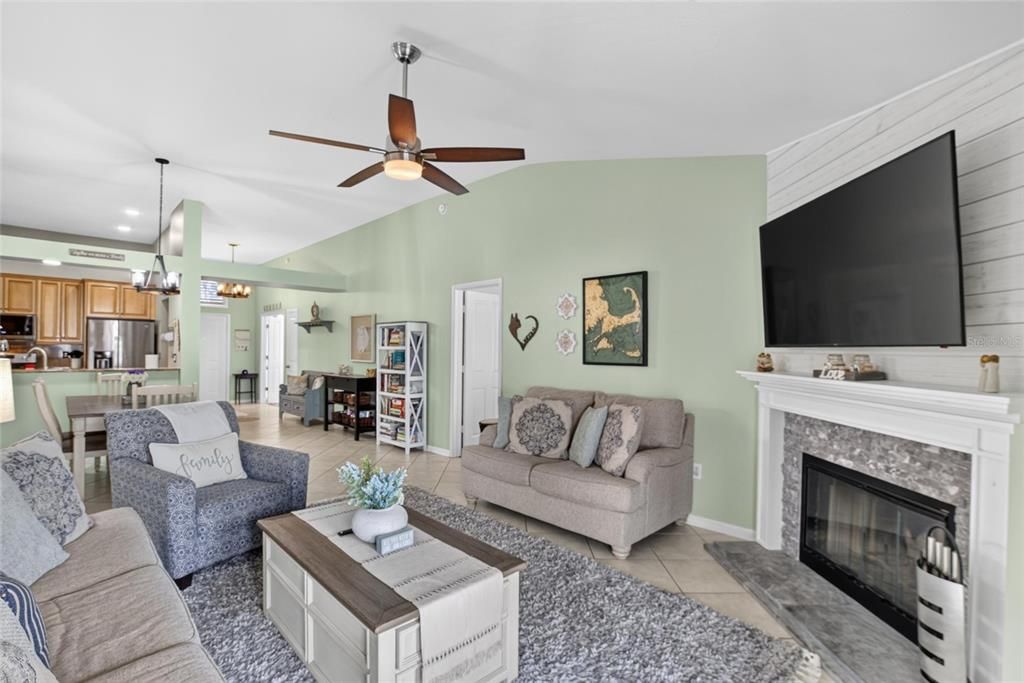 En Venta: $424,999 (4 camas, 2 baños, 1709 Pies cuadrados)