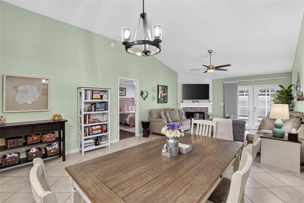 En Venta: $424,999 (4 camas, 2 baños, 1709 Pies cuadrados)