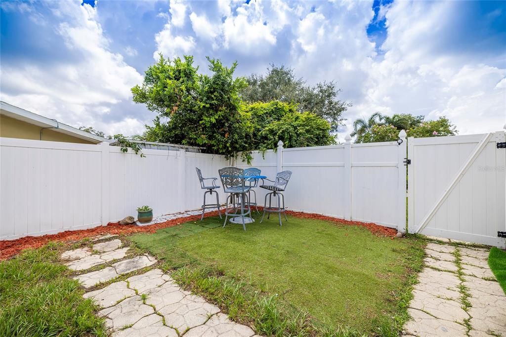 En Venta: $468,500 (3 camas, 3 baños, 1682 Pies cuadrados)