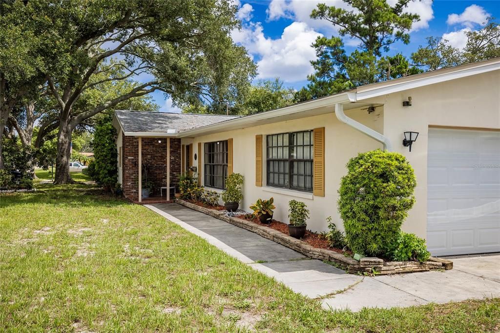 En Venta: $468,500 (3 camas, 3 baños, 1682 Pies cuadrados)