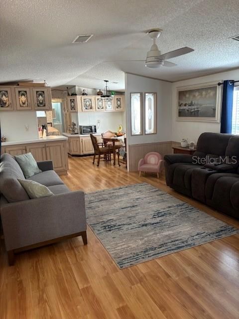En Venta: $190,000 (2 camas, 2 baños, 924 Pies cuadrados)