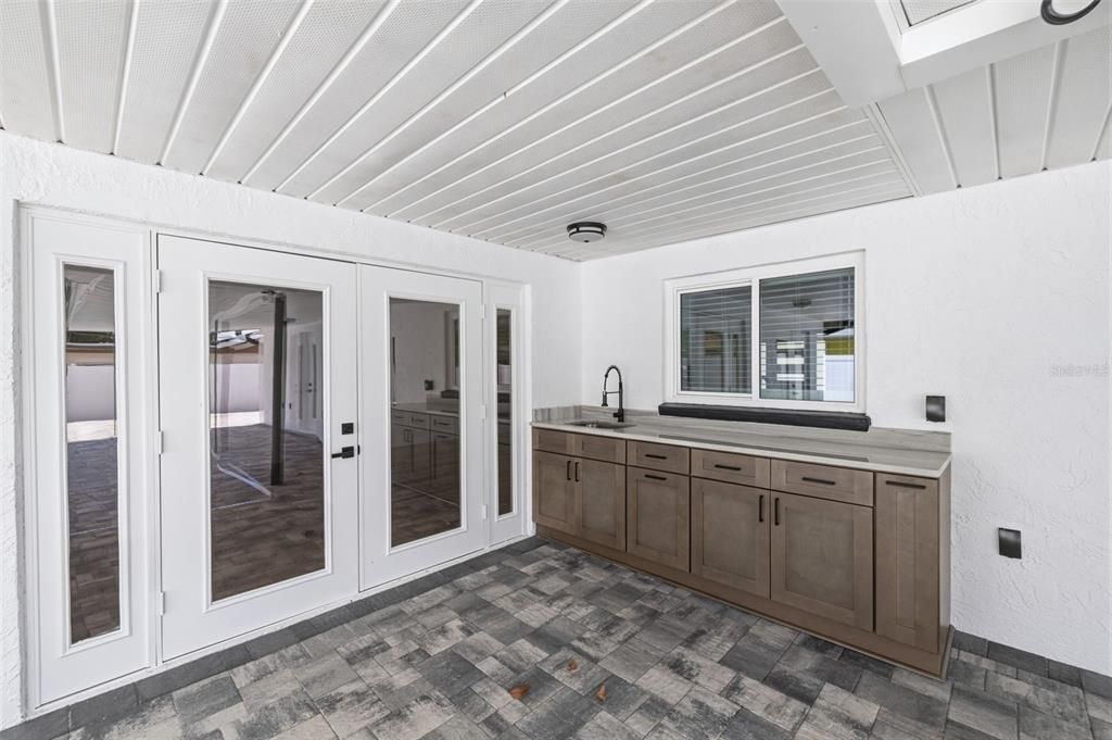 For Sale: $675,000 (4 beds, 2 baths, 2328 Square Feet)