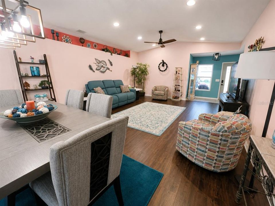 For Sale: $314,900 (3 beds, 2 baths, 1955 Square Feet)