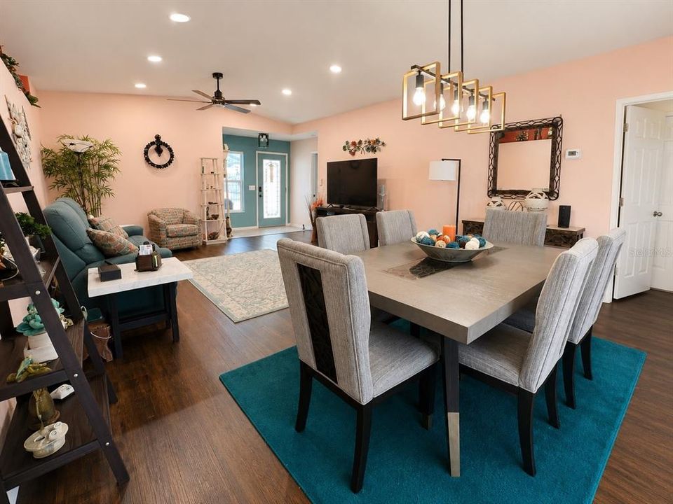 For Sale: $314,900 (3 beds, 2 baths, 1955 Square Feet)