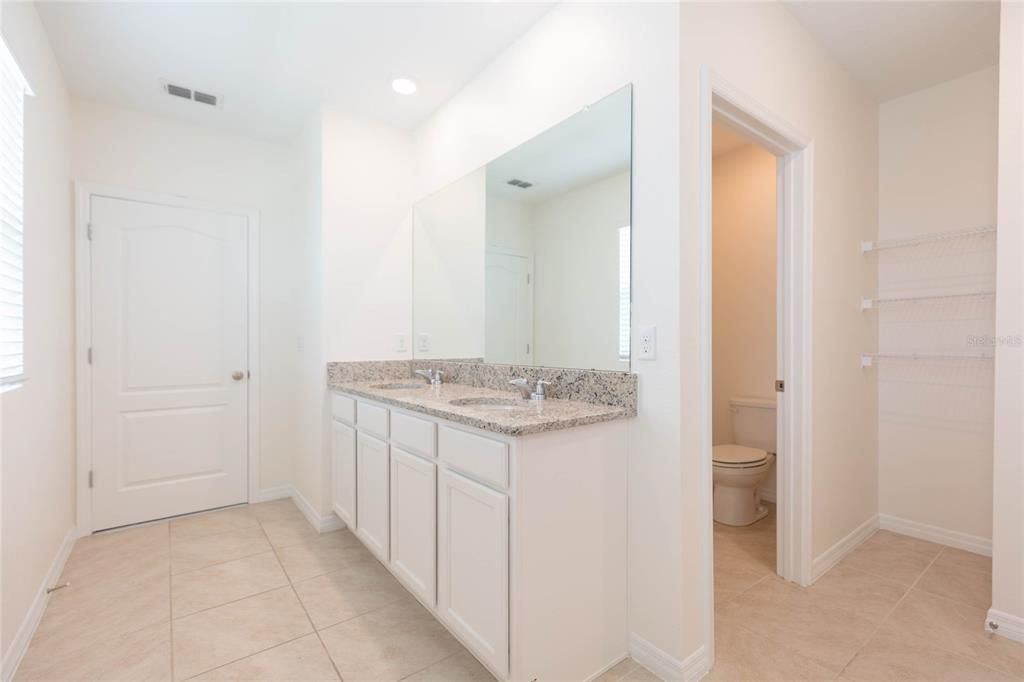 For Sale: $375,000 (4 beds, 2 baths, 2526 Square Feet)